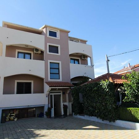 Apartments Lili Biograd Na Moru Esterno foto