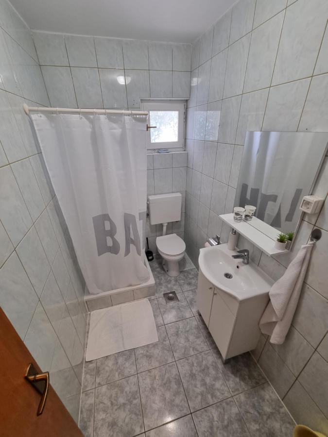 Apartments Lili Biograd Na Moru Esterno foto