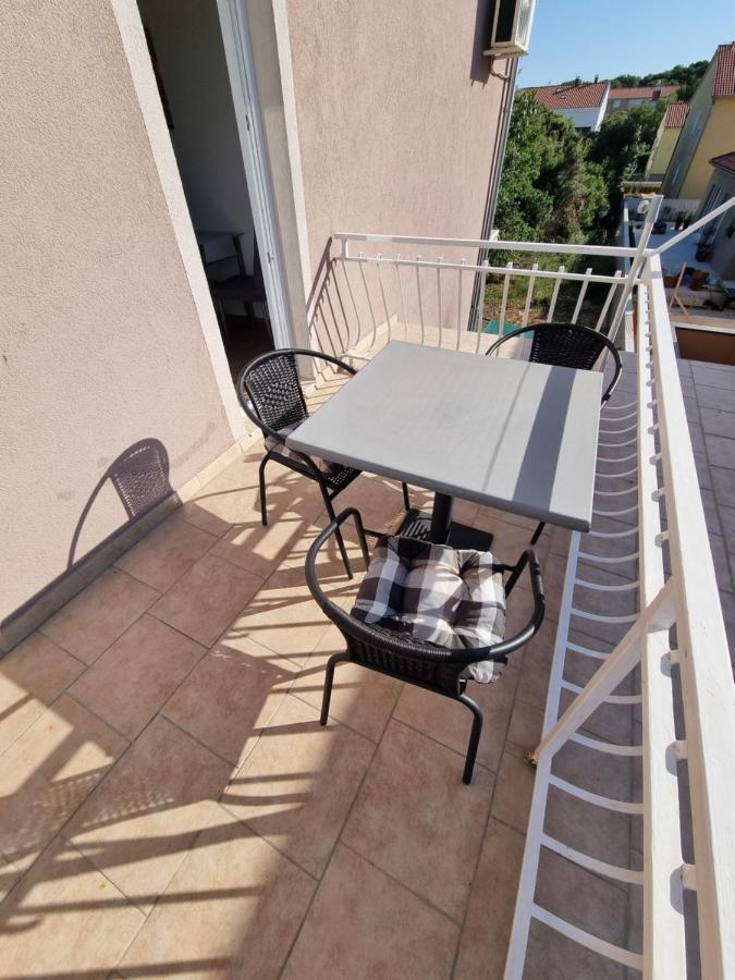Apartments Lili Biograd Na Moru Esterno foto