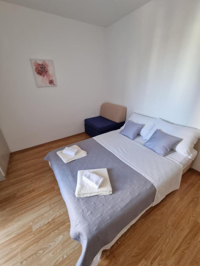 Apartments Lili Biograd Na Moru Esterno foto