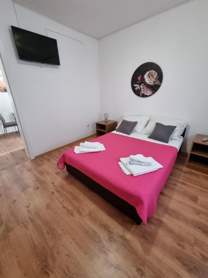 Apartments Lili Biograd Na Moru Esterno foto