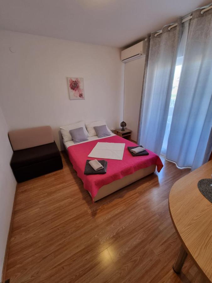 Apartments Lili Biograd Na Moru Esterno foto
