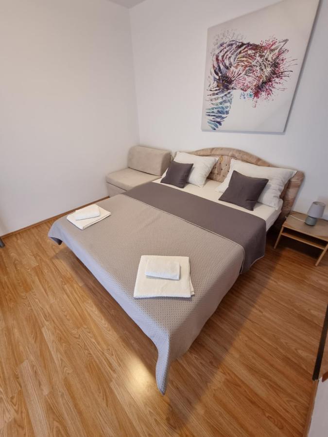 Apartments Lili Biograd Na Moru Esterno foto