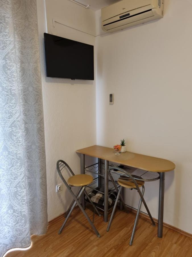 Apartments Lili Biograd Na Moru Esterno foto