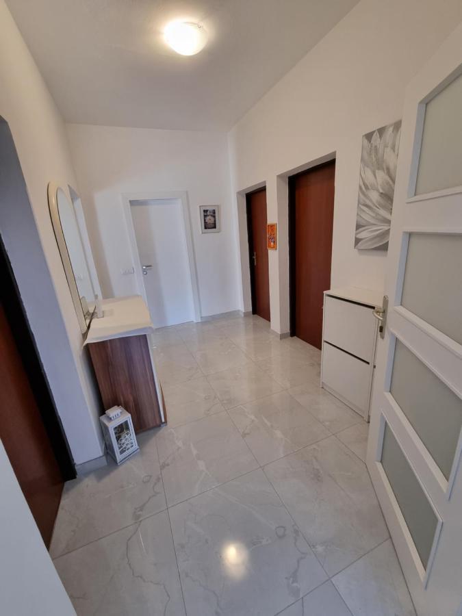 Apartments Lili Biograd Na Moru Esterno foto