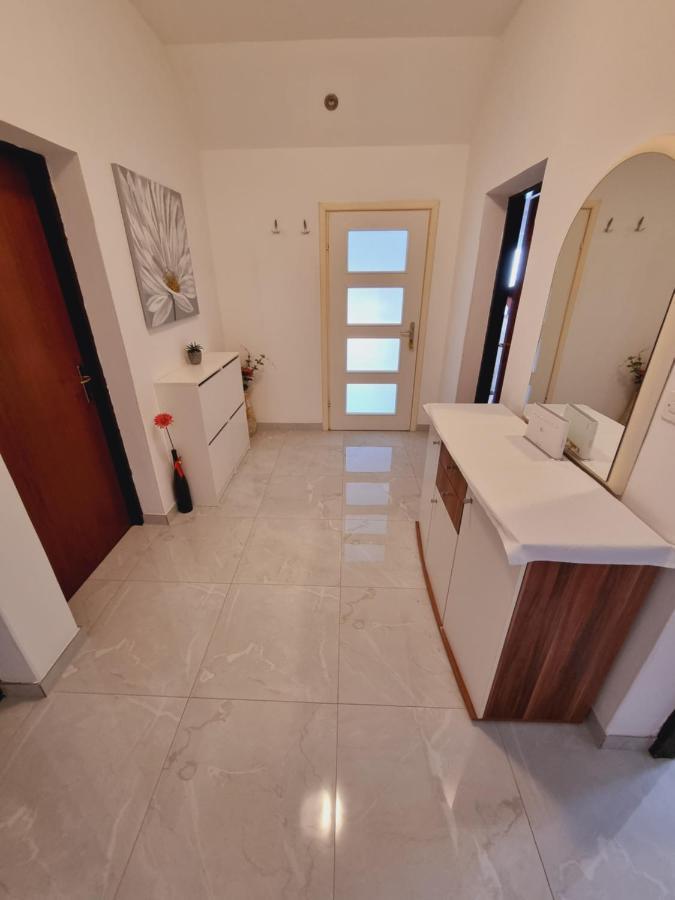 Apartments Lili Biograd Na Moru Esterno foto