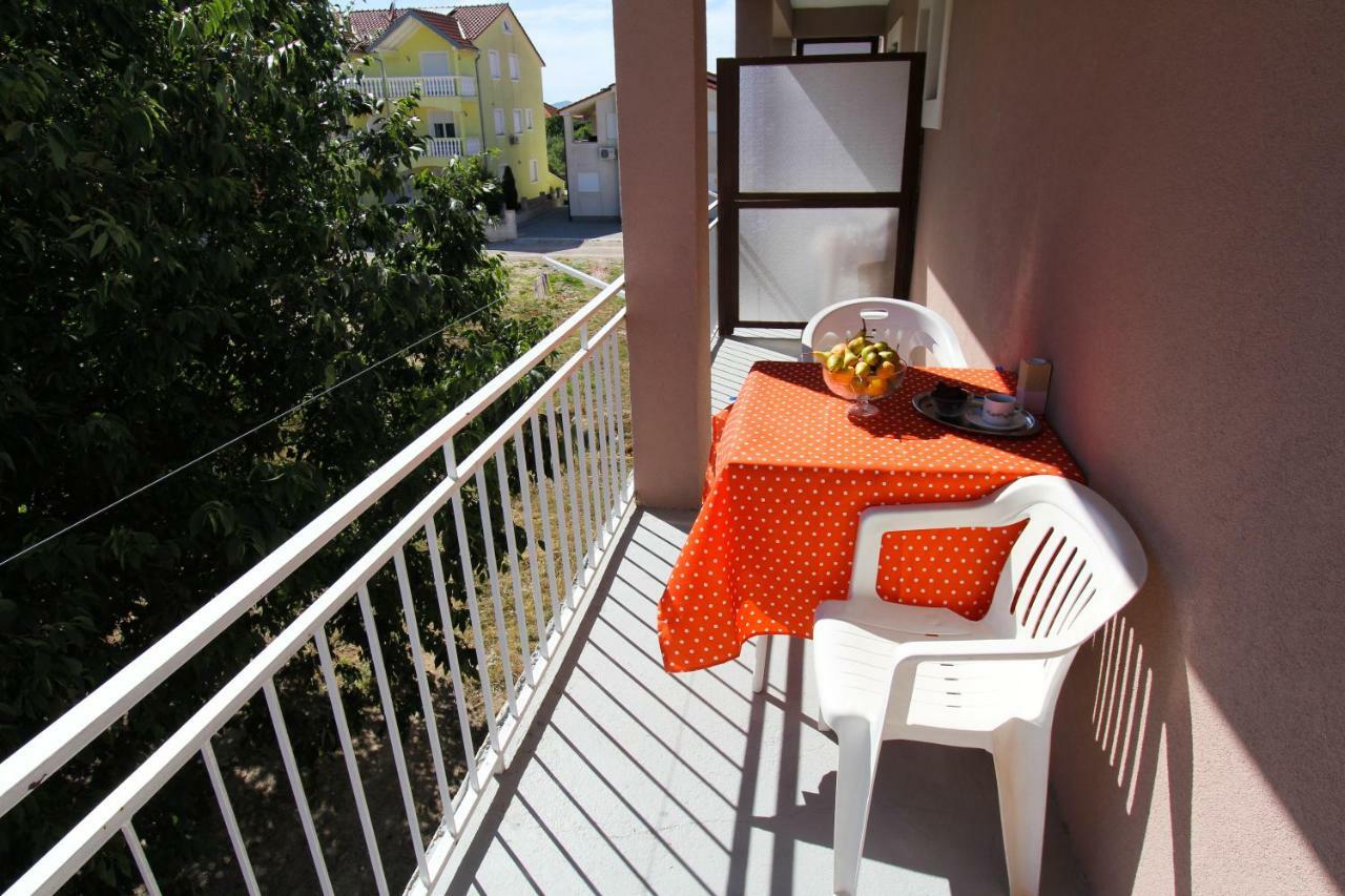 Apartments Lili Biograd Na Moru Esterno foto